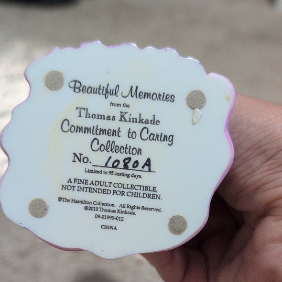 Thomas Kinkade Elegant Purple and Blue Figurines - Picture 4 of 5